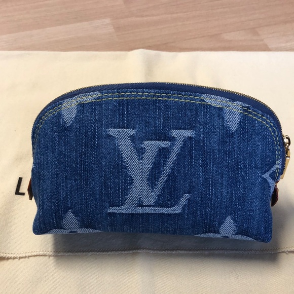 LIKE NEW 🌸🌸 RARE 🌸🌸 Louis Vuitton Denim Pouch - Picture 2 of 14